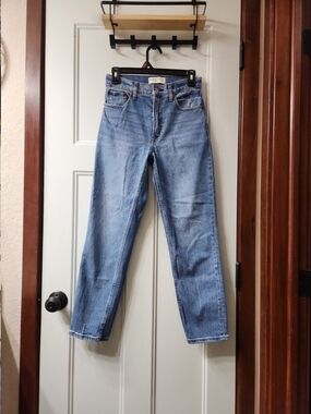Abercrombie & Fitch The Mom Hi-Rise